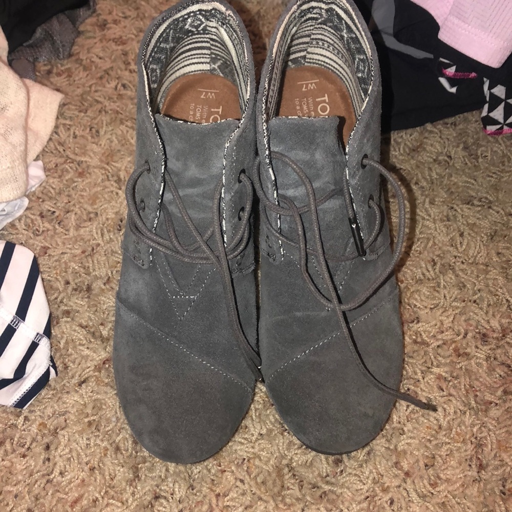 Used toms shoes in great condition size 7
